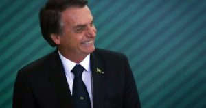 Proyectan que Brasil mantendrá tasa clave por crecientes riesgos
