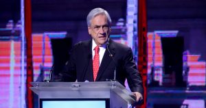 Piñera le pone presión a la Contraloría en pugna por permisos de edificación