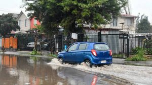 Impermeabilización, falta de un plan maestro y crecimiento acelerado: ¿Por qué colapsa Santiago cuando llueve?