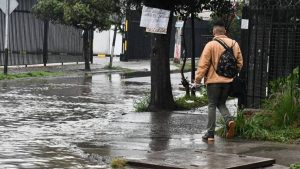 Senapred alerta que activación de quebradas de Macul y San José de Maipo podría producir problemas esta noche