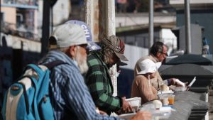 Casen post pandemia: pobreza por ingresos cayó a un 6,5%, el registro más bajo de la historia de Chile
