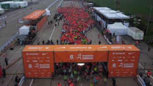 Maratón de Santiago: conoce los desvíos de tránsito y horarios del metro para este domingo