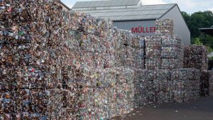 ¿Reciclar genera microplásticos?: el fenómeno que preocupa a los científicos