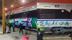 Indignación por desconocidos que vandalizaron en Estación Central uno de los trenes más modernos de Sudamérica