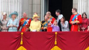 Tradición vs. modernidad: cómo se proyecta la monarquía británica en el siglo XXI