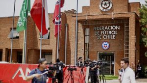 CMF confirma que clubes del fútbol chileno presentan retrasos en la entrega de los estados financieros