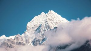 El ascenso al Everest: charlas reúne a los pioneros del montañismo chileno