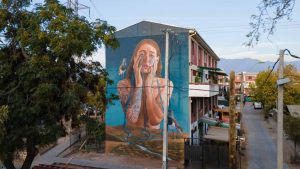 Murales que cuentan historias en el espacio público: la apuesta de Metro21 para recuperar la ciudad