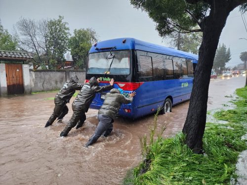 Inundación en Santa Cruz: lluvias y desbordes de ríos dejan la ciudad bajo el agua