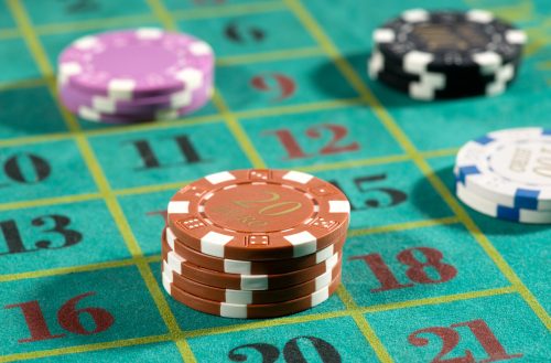 Oposición cuestiona resolución del SII sobre apuestas online y recurrirá a Contraloría