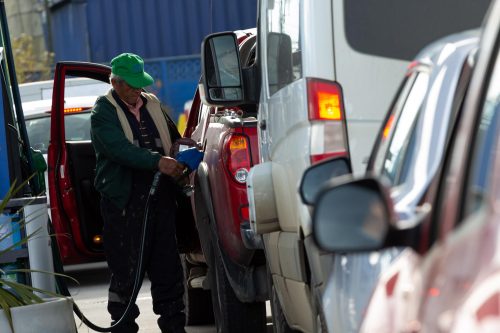 ¿Por qué sube el precio de las bencinas? las claves para entender el mercado de los combustibles