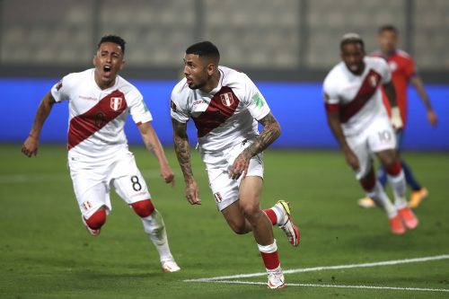 Con un defensa danés: Perú completa su nómina para enfrentar a Chile y Argentina