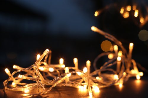 Transforma tu hogar en estas fiestas: consejos para elegir los mejores adornos y luces de navidad