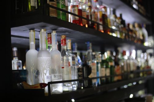 Estudio de SENDA revela que el consumo de alcohol en Chile llegó a su nivel más bajo en casi 30 años