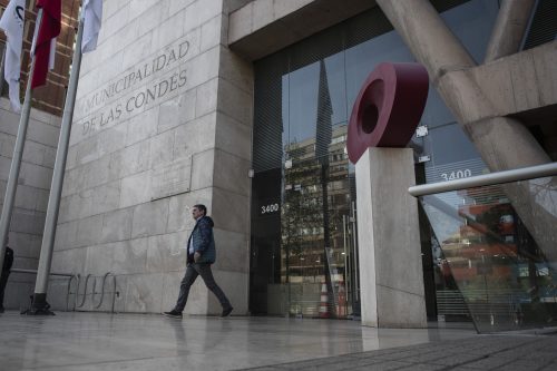 Fiscalía abre investigación por delito de fraude al Fisco por millonarios pagos de horas extra en Las Condes