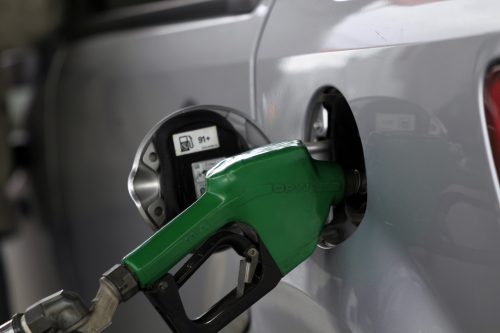 Precios de las bencinas bajarán este jueves 7 de diciembre