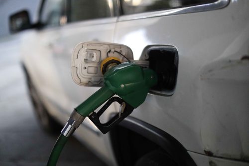 Un respiro para el bolsillo: precio de las bencinas baja este jueves 18 de enero
