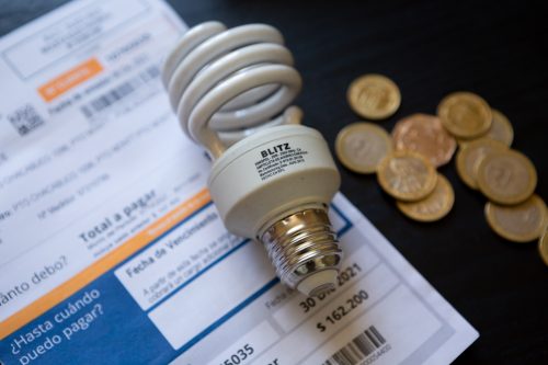 Tras el alza en el precio de las cuentas de la luz, se comenzará a pagar un subsidio para combatir este fenómeno