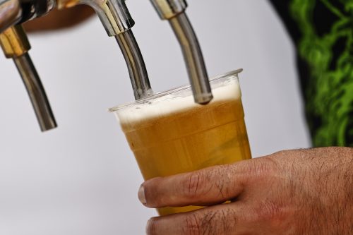 Consumo de alcohol en Chile: Un 37% de chilenos declara haber comenzado a beber antes de los 18 años