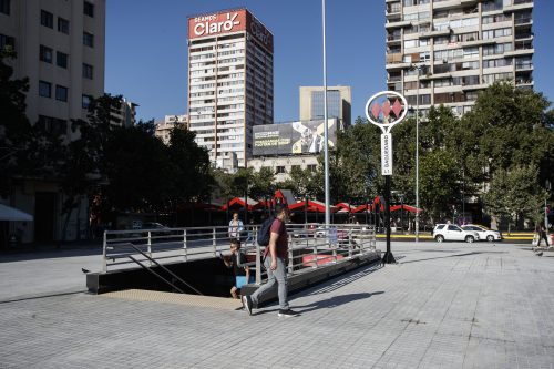 Acceso principal al Metro Baquedano abre sus puertas luego de más de 4 años