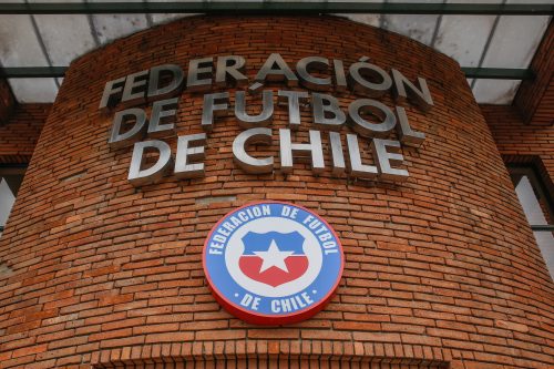 Peligra inicio del fútbol chileno: Consejo de Presidentes mantiene 6 extranjeros