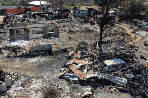 Peritajes mantienen la hipótesis de participación de terceros en los incendios en Valparaíso