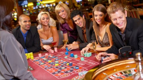 Casinos y turismo: cómo los juegos de azar se convierten en parte de la experiencia turística
