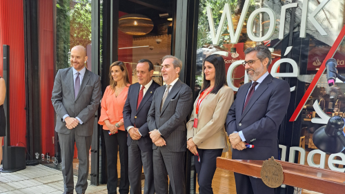 Santander inaugura Work/Café en Casa Central de la UC: 