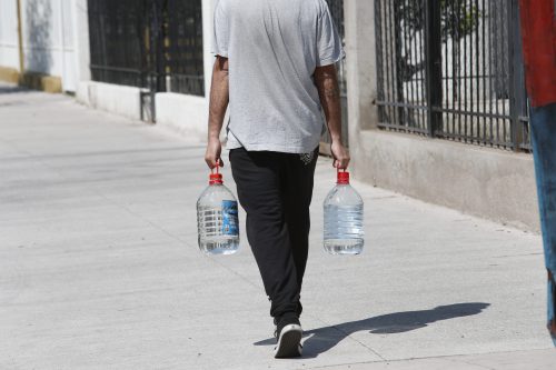 Corte de agua de 15 horas anunciado por Aguas Andinas: conoce cuándo y en qué comunas será