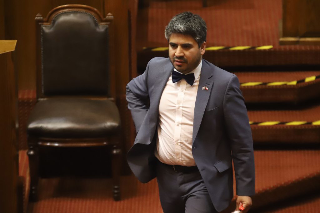 "La oposición buscó llevarse todo y se quedó sin nada": Lagomarsino acusó que ley corta de isapres "se va cojo al Senado"