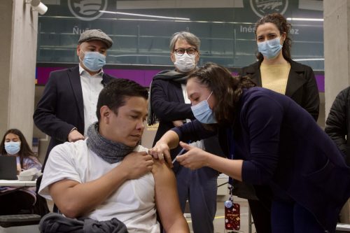 Metro de Santiago inicia campaña de vacunación contra la influenza