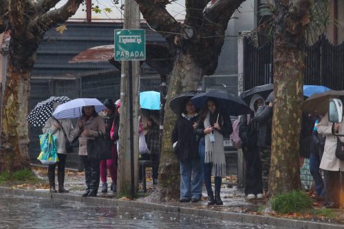 ¡A prepararse! Esta semana se esperan tres días de lluvia en la Región Metropolitana