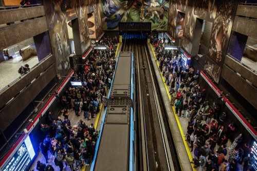 Estaciones cerradas y aglomeraciones: gran congestión por falla técnica de Línea 1 del Metro