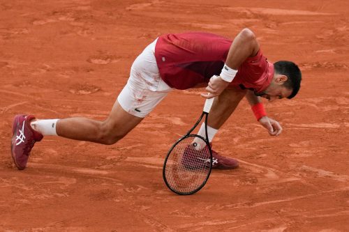 Djokovic se retira de Roland Garros producto de una lesión en su rodilla. Ya no será el número 1 del mundo