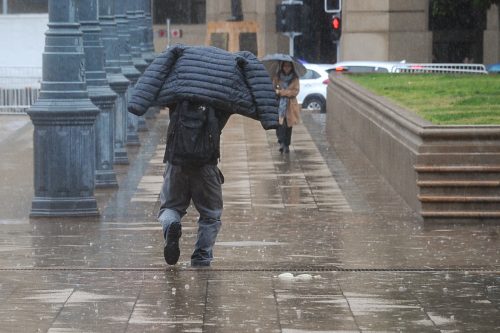 Municipalidad de Recoleta anuncia suspensión de clases ante el pronóstico de intensas lluvias