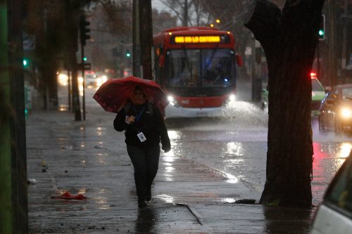 Lluvia en la Región Metropolitana: revisa hasta qué hora lloverá en Santiago