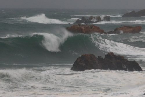 Alerta por marejadas en la costa del país: olas podrían alcanzar los cinco metros de altura