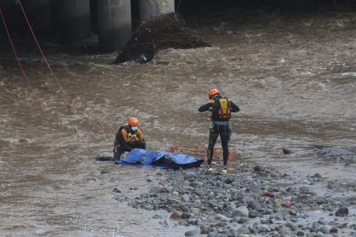 Encuentran cuerpo de un hombre en la ribera del Río Mapocho