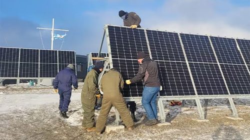Se concretó: Armada de Argentina removió los paneles solares instalados en suelo chileno