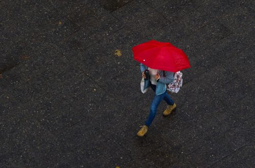 Lluvia y bajas temperaturas en Santiago: revisa acá cuándo llegarán las precipitaciones a la capital