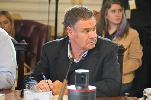 Senador Ossandón por ley de notarios: "¿Por qué el Gobierno está tan callado? Le están regalando la nominación de 90 notarios interinos"