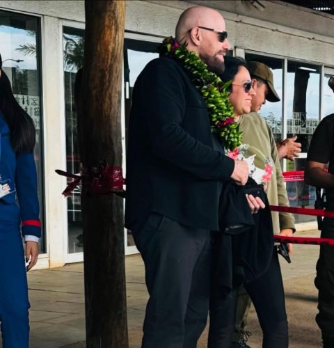 John Travolta está en Chile: fotos y videos lo muestran en Rapa Nui