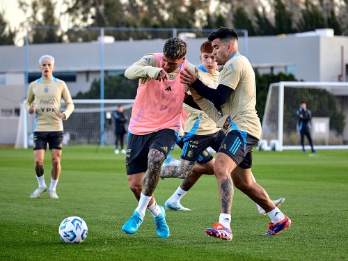 Los campeones del Mundo reciben a Chile: ¿Cómo formaría la Albiceleste sin Messi ni Di Maria?