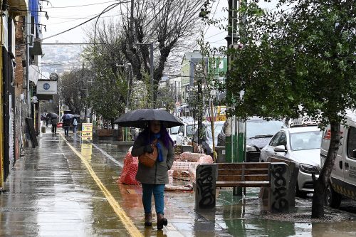 Nuevo sistema frontal en Chile alerta por fuertes vientos: revisa en qué regiones lloverá