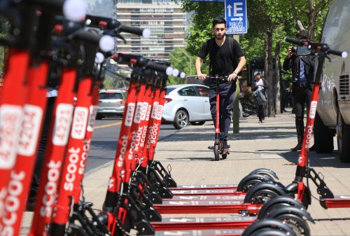 Scooter y Peatones: el problema de la convivencia vial que puede solucionarse con tecnología