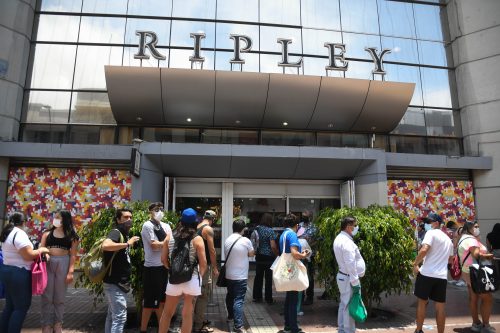 180 mil clientes podrían ser compensados: Ripley cobraba por retirar productos desde tiendas y Sernac abre procedimiento