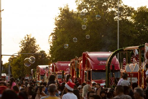 Caravana Navideña Coca Cola 2024: revisa todas las comunas por las que pasará y el horario de cada show