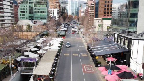 Barrio Isidora Goyenechea: vecinos enfrentados con el comercio por uso de veredas y calles