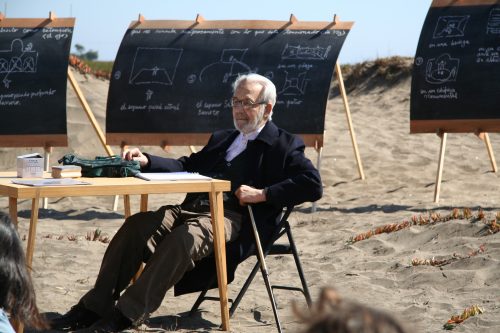 "Entre el espacio y la imagen": La exposición que reúne y destaca la obra del arquitecto Alberto Cruz