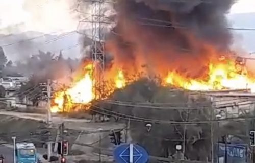 Incendio en campamento Dignidad de La Florida deja al descubierto una serie de tensiones entre autoridades